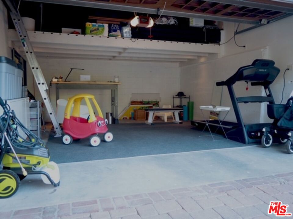 PRIME STUDIO CITY SOUTH - Residential Lease