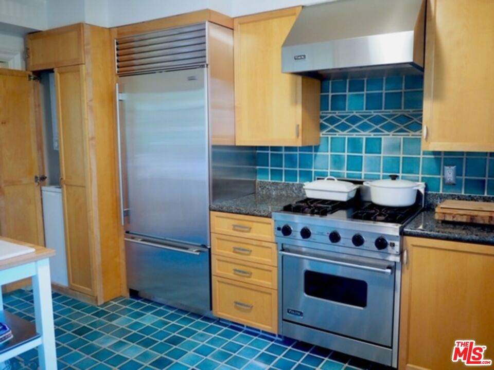 PRIME STUDIO CITY SOUTH - Residential Lease