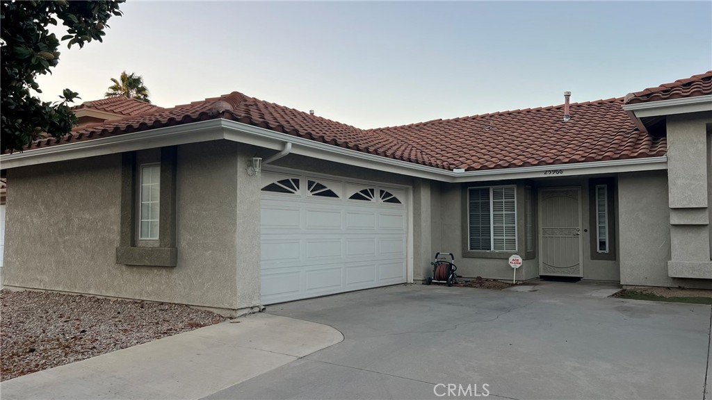 Rare Find! Single-Story Home in Quiet South Loma Linda
This charming home offers 3 bedrooms and 2 bathrooms in a desirable single-story layout. Step inside and you’ll be greeted by a spacious formal living and dining area featuring tall vaulted ceilings and an abundance of natural light from many windows. Next to the recently updated countertop in the kitchen, the family comes with fireplace.
Both the front and back yards are designed for zero maintenance, making this home as convenient as it is beautiful.
Located in a quiet neighborhood, yet just minutes from major hospitals including Loma Linda University Medical Center, the VA, and Redlands Community Hospital. Shopping and dining are also close by with Costco, Sam’s Club, and Citrus Plaza just a short drive away.