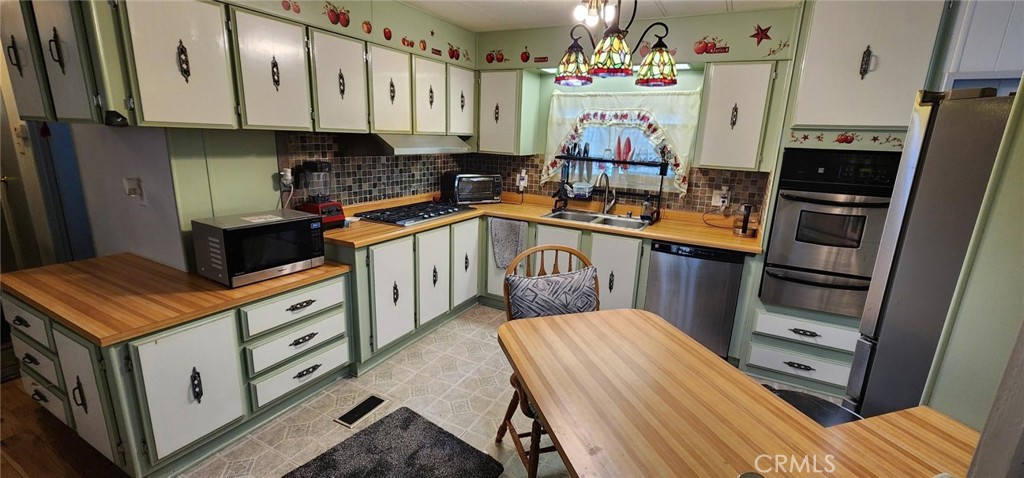 Properties 3 21001 Plummer Street 99