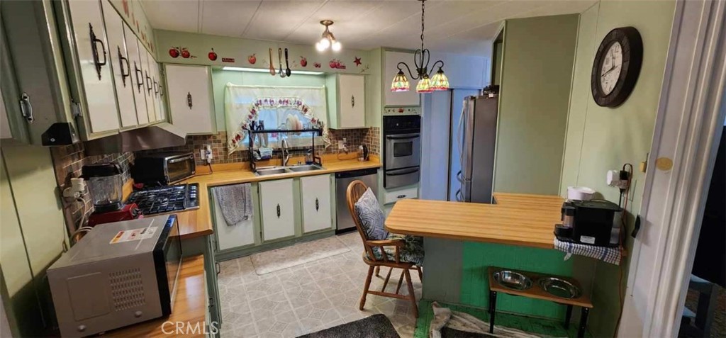 Properties 4 21001 Plummer Street 99