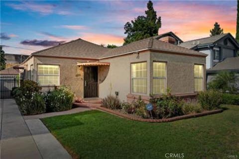 Photo of 15235 La Maida ST, Sherman Oaks, CA 91403 (MLS # SR26163446)