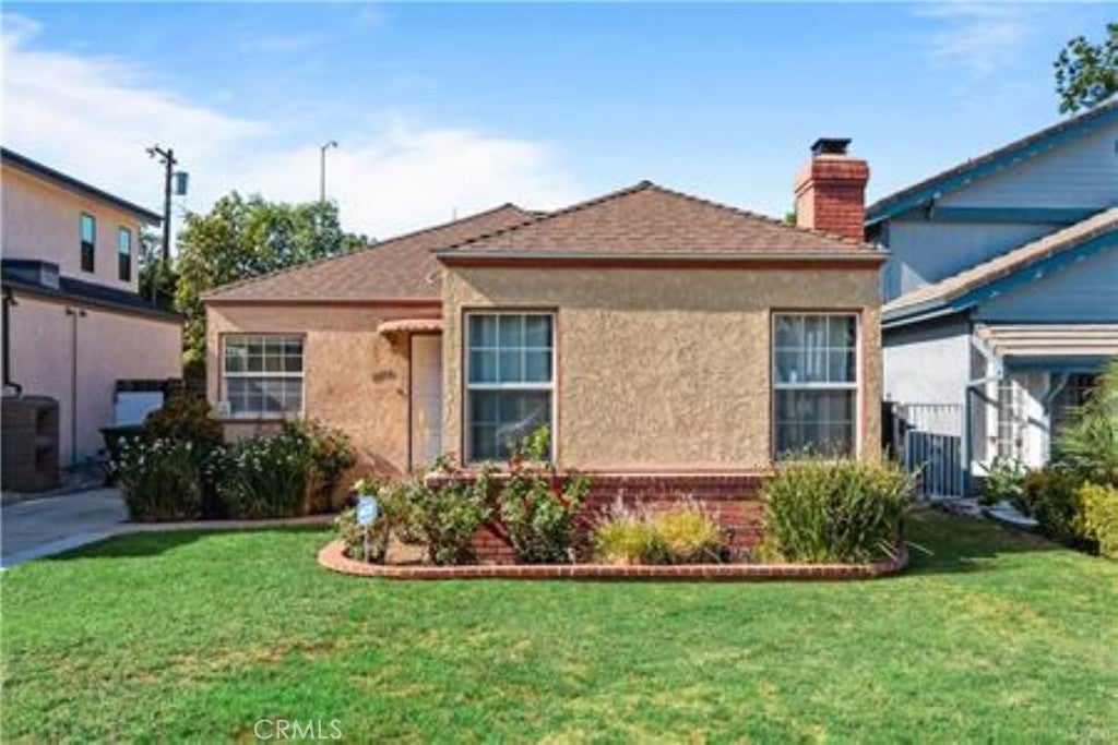Photo of 15235 La Maida ST, Sherman Oaks, CA 91403 (MLS # SR26163446)