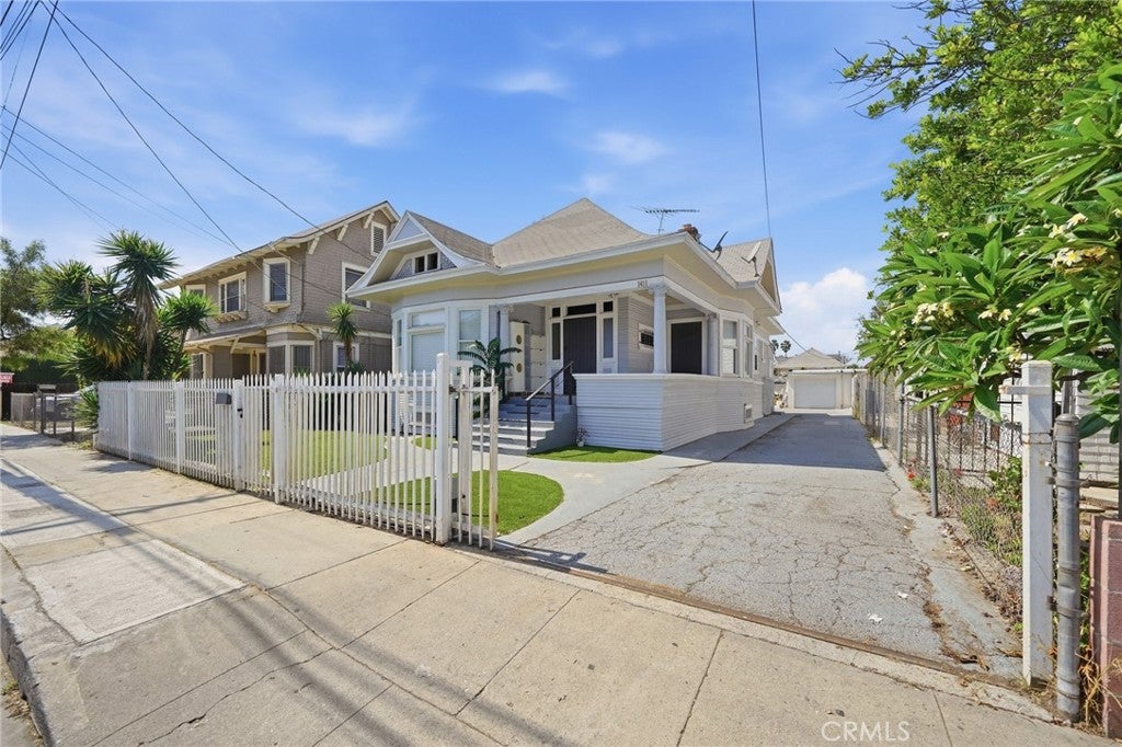 1411 Albany Street