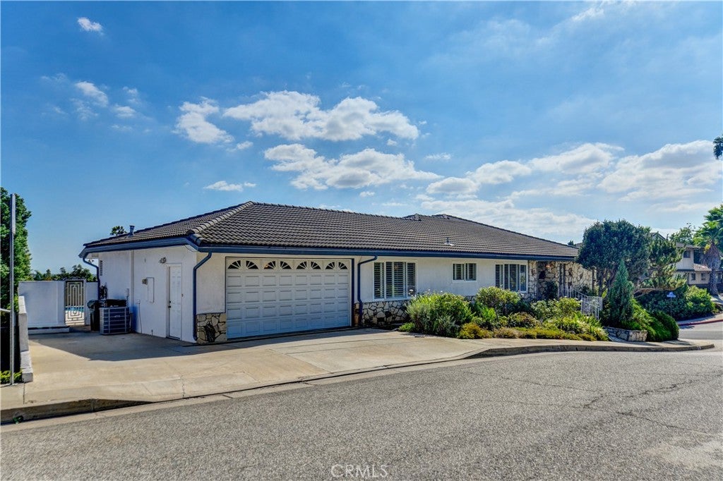 201 E Burke Dr