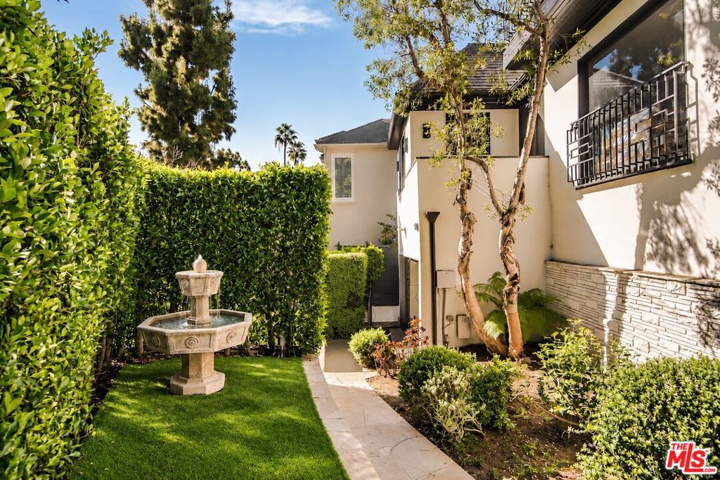 Photo of 1229 N Wetherly Drive, West Hollywood, CA 90069 (MLS # 26998359)