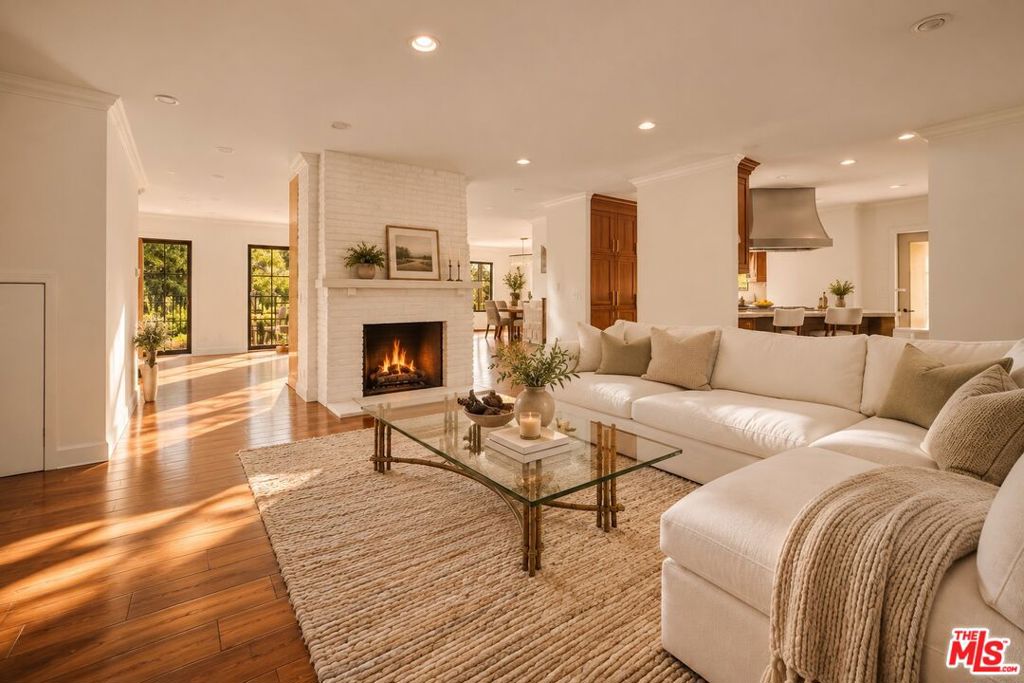 Photo of 1229 N Wetherly Drive, West Hollywood, CA 90069 (MLS # 26998359)