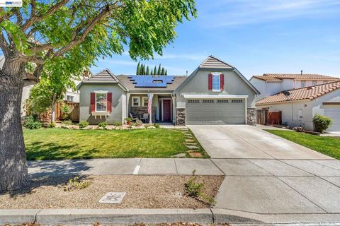 Photo of 692 Canmore Ct Ct, Brentwood, CA 94513 (MLS # 41129597)