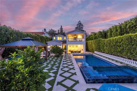 Photo of 14234 Greenleaf Street, Sherman Oaks, CA 91423 (MLS # SR26073920)