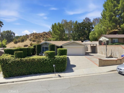 Photo of 23228 Redbud Ridge CIR, Valencia, CA 91354 (MLS # SR26162056)