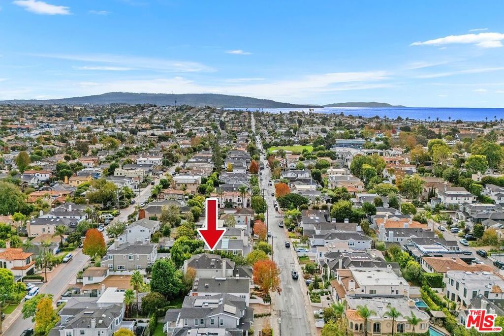 2200 N Poinsettia Avenue