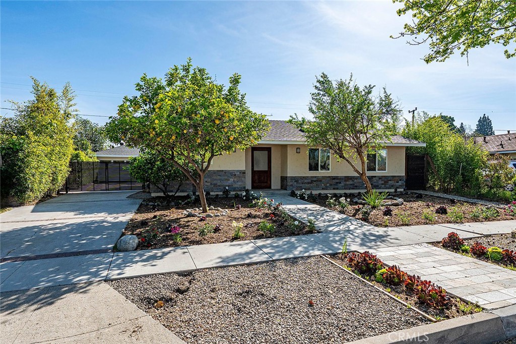 6152 E Rosebay Street