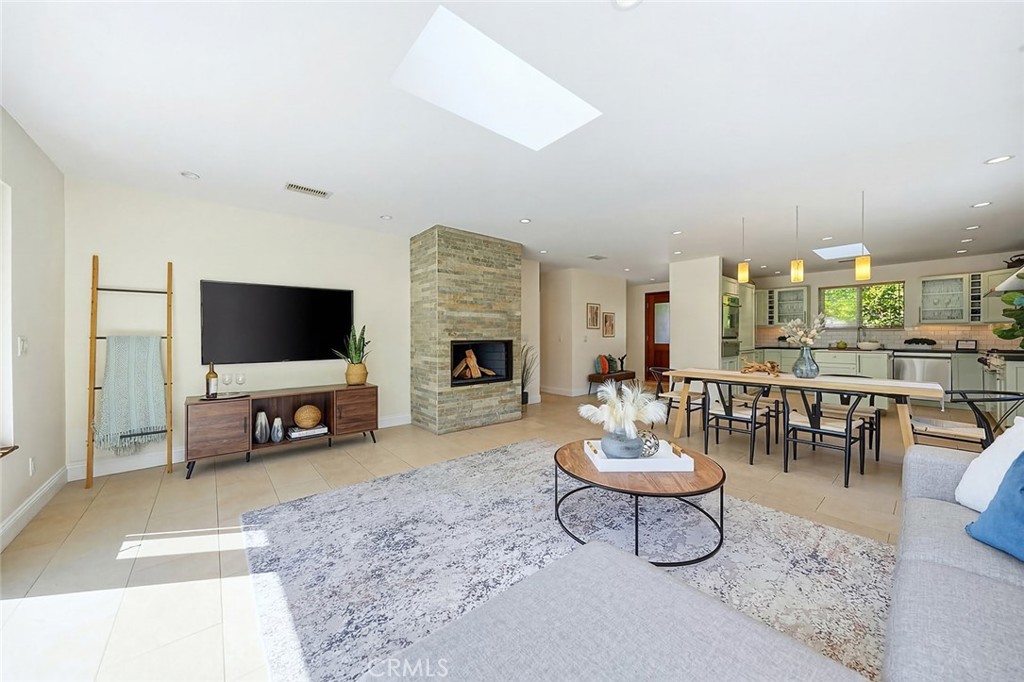 6152 E Rosebay Street