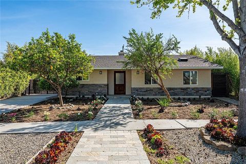 Photo of 6152 E Rosebay Street, Long Beach, CA 90808 (MLS # RS26059973)