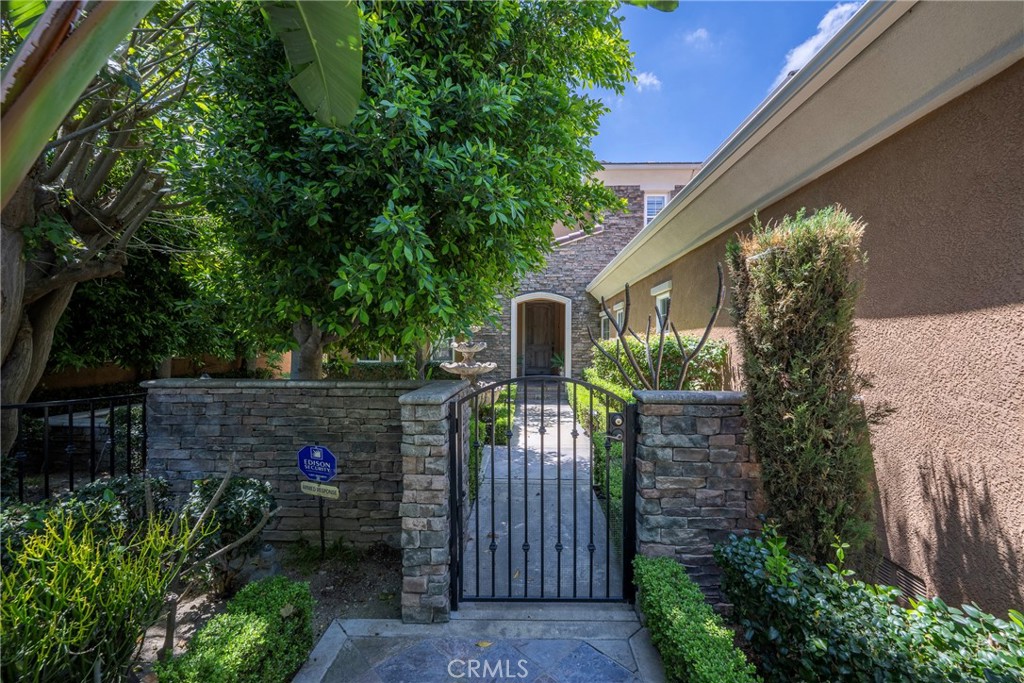 2568 N San Miguel Drive