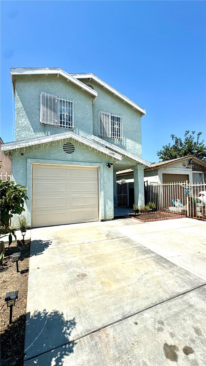 Welcome to 10915 Grape St, Los Angeles, CA 90059!
This spacious 4-bedroom, 3-bathroom home offers plenty of room for a large or growing family. With a driveway that fits two cars plus an attached 1-car garage, parking is never an issue. The open-concept living room, dining area, and kitchen create a bright and inviting space, complete with upgrades and recessed lighting throughout.
Upstairs, the primary suite features three closets for ample storage and a fully renovated bathroom. Three additional generously sized bedrooms provide flexibility for family, guests, or even a home office.
The backyard is perfect for kids, barbecues, or entertaining, with enough room to truly enjoy outdoor living. Alley access allows for additional parking in the rear—accommodating up to 4–6 cars comfortably.
Don’t miss this opportunity to own a spacious, upgraded home with endless possibilities!