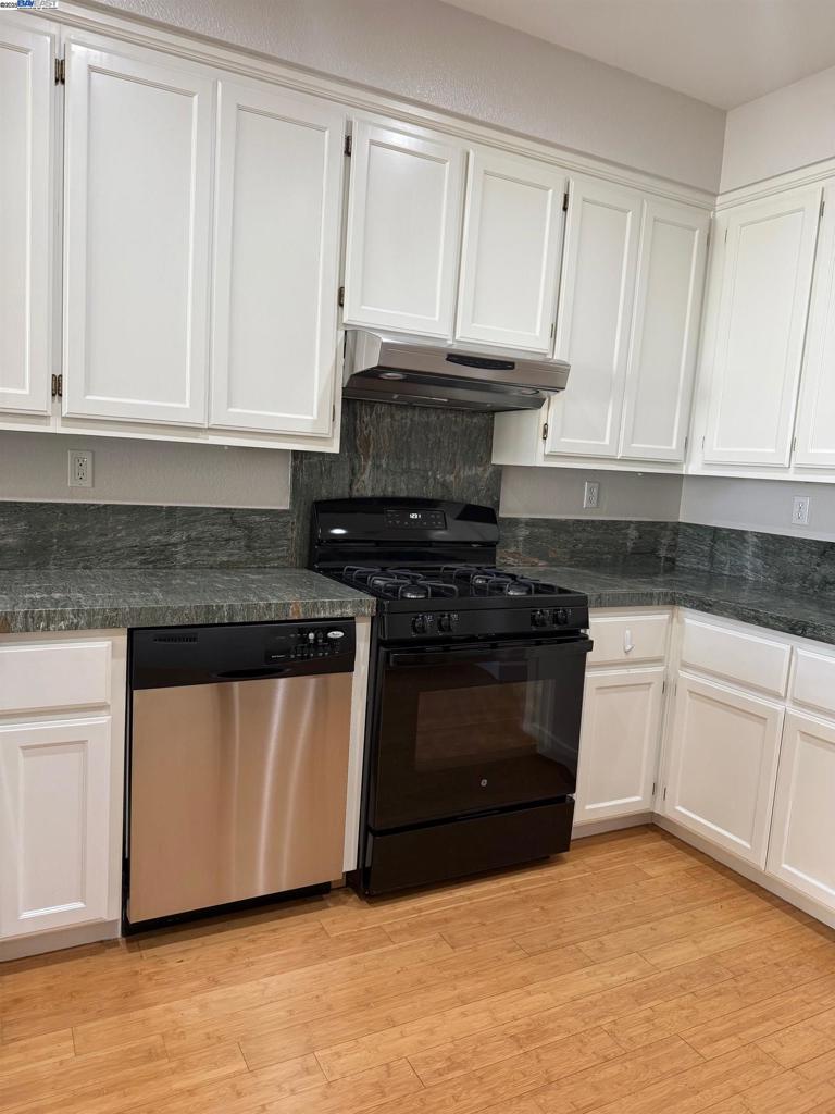 OAKCREEK - Residential Lease