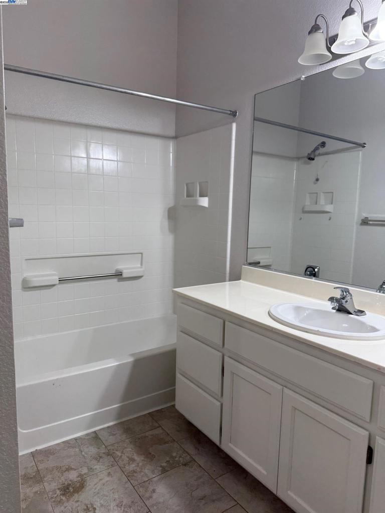 OAKCREEK - Residential Lease