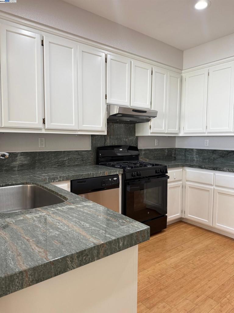 OAKCREEK - Residential Lease