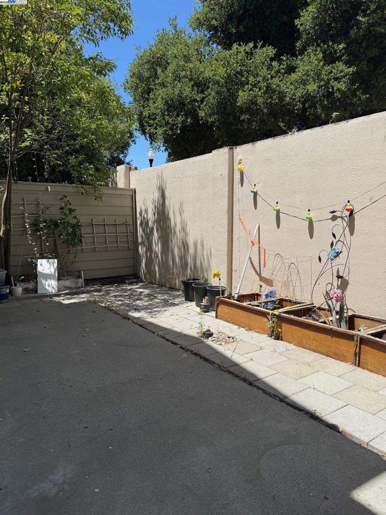 OAKCREEK - Residential Lease