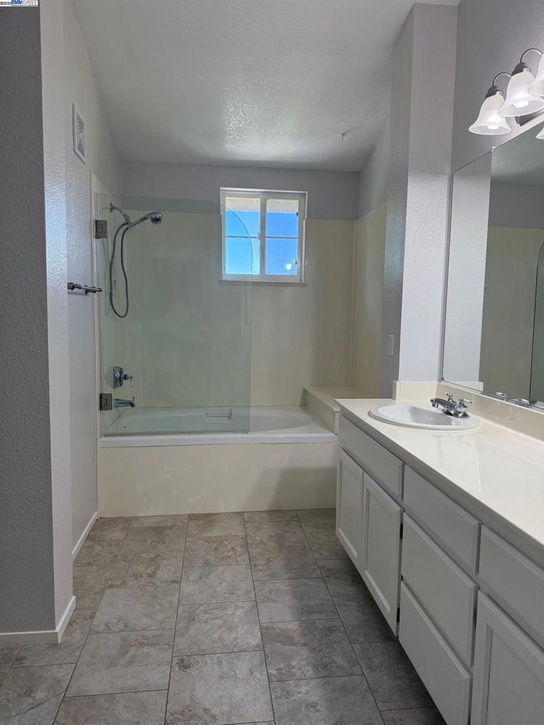 OAKCREEK - Residential Lease