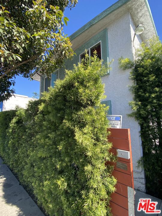 5614 S Western Avenue