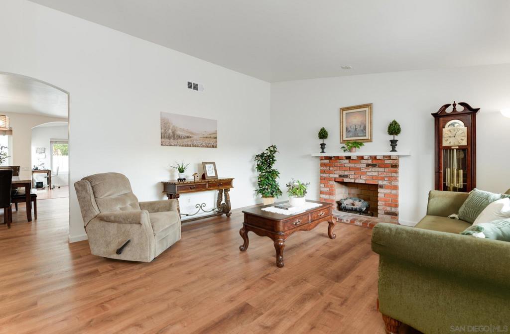 1568 Larkhaven Dr