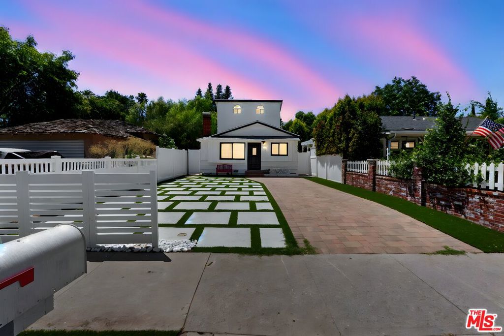 Modern, private, and move-in ready this beautifully maintained 1-bedroom, 1-bath upstairs ADU is tucked away in a quiet Woodland Hills neighborhood, offering ideal comfort and convenience for a single occupant or couple.Enjoy your own private entrance and spacious interior featuring a full kitchen, generous living/dining area, and plenty of natural light throughout. The bedroom is well-sized with a large closet, and the bathroom is updated and clean. This unit lives like a true guest house completely separate from the main home.
