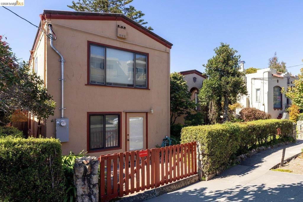 902 Carmel Ave