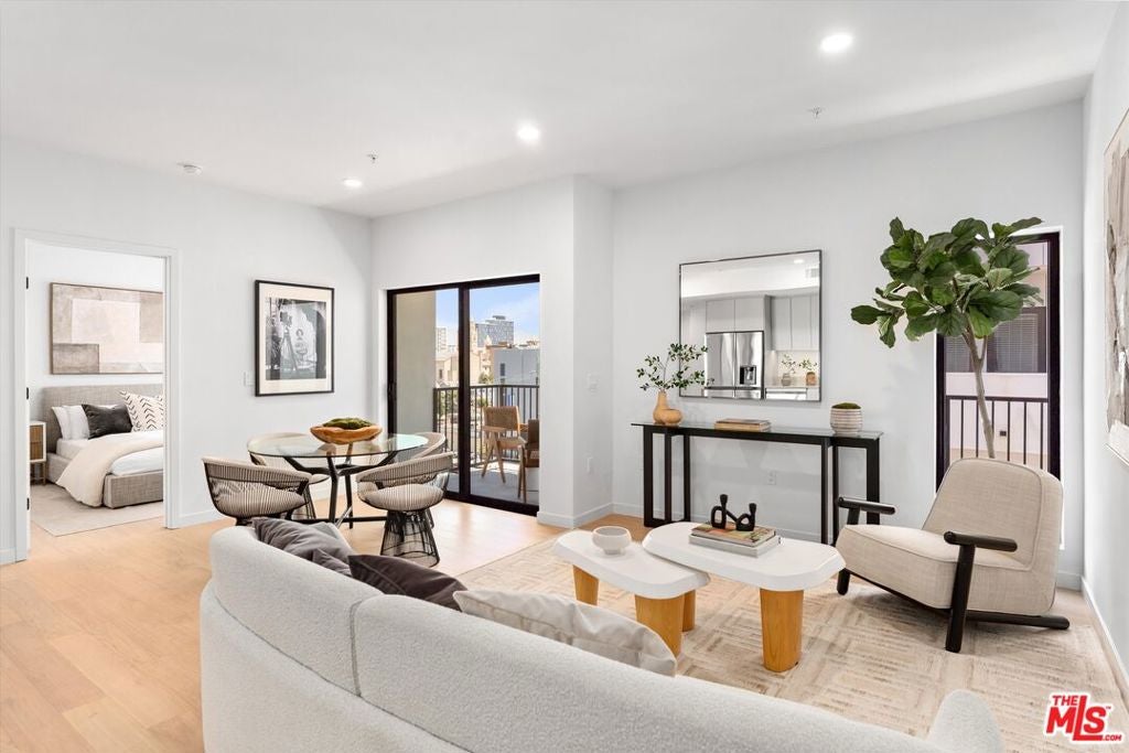 904 S New Hampshire Avenue 406, Los Angeles CA 90006