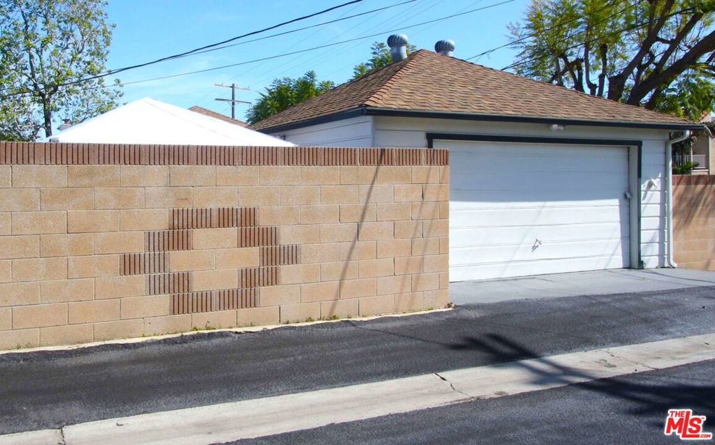 153 N Hanford Avenue