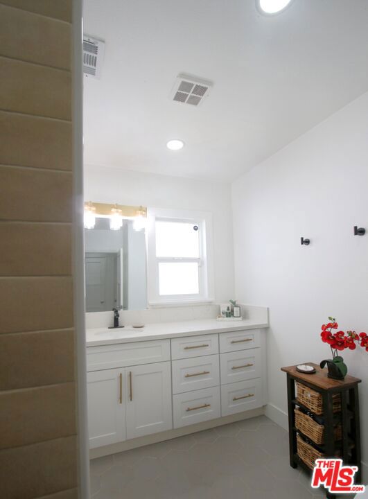 153 N Hanford Avenue