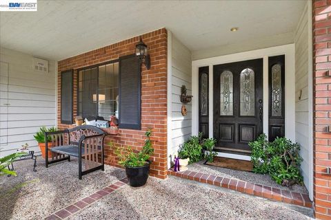 Photo of 28 Harrington Rd Rd, Moraga, CA 94556 (MLS # 41122593)