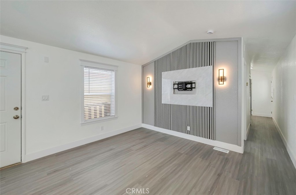 17820 Lakewood Boulevard 31