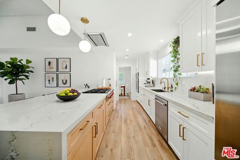 Photo of 12861 Titian Avenue, Granada Hills, CA 91344 (MLS # 25628453)