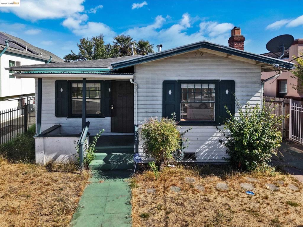 Nestled in Oakland’s Havenscourt neighborhood, this charming 2-bed, 1-bath home spans approximately 975 sq ft on a generous ~4,400 sq ft lot. Built in 1926, it features classic architectural charm, a practical layout, and a spacious yard with a detached garage. The property is in need of repairs and updates, presenting an excellent opportunity for investors or those seeking a project with room to reimagine.