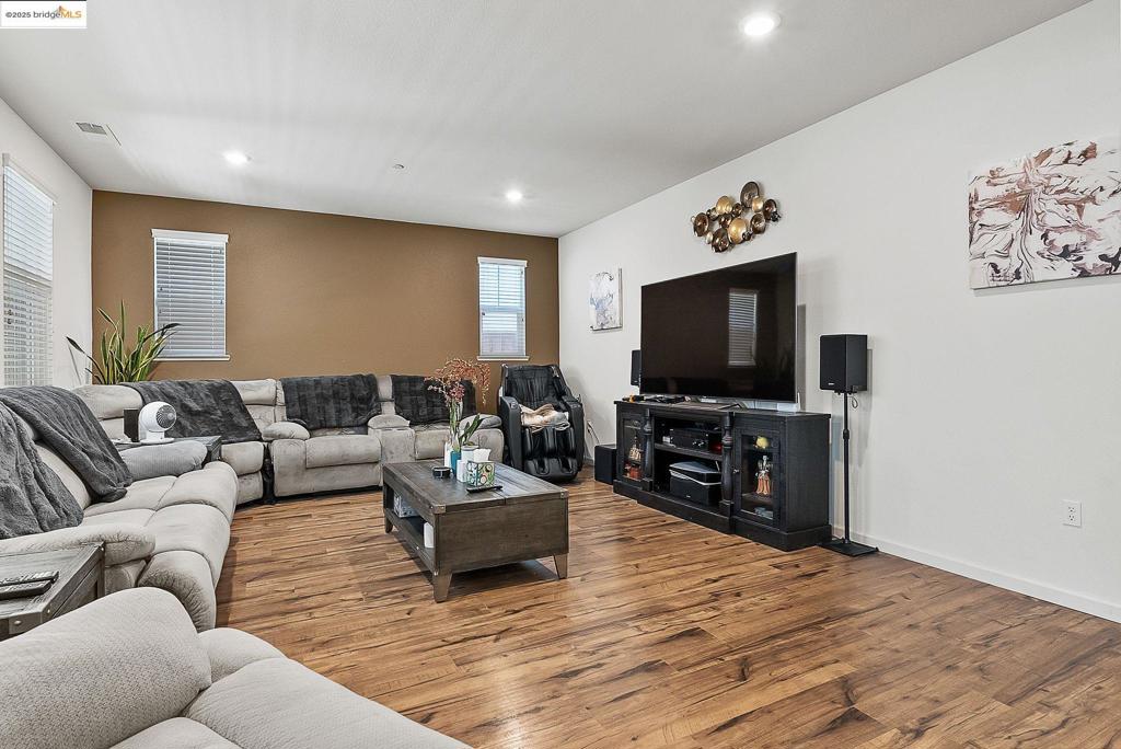 BRENTWOOD - Residential