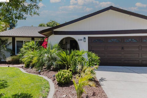 Photo of 220 Yosemite Dr, Livermore, CA 94551 (MLS # 41149455)
