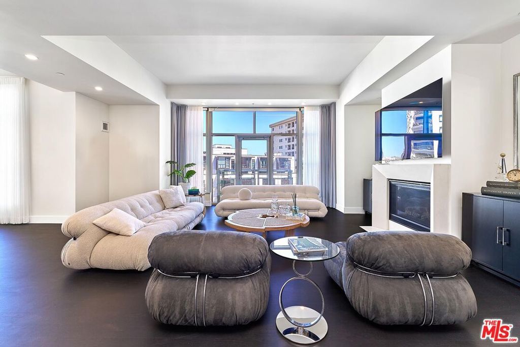 Photo of 10776 Wilshire Boulevard #603, Los Angeles, CA 90024 (MLS # 25591825)
