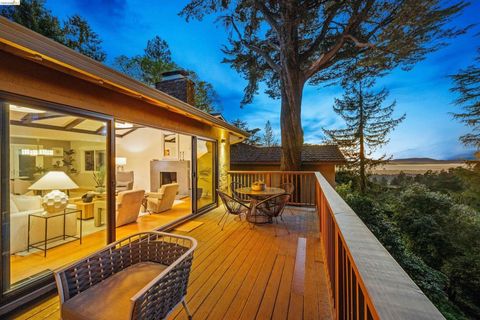 Photo of 6611 Ascot Dr, Oakland, CA 94611 (MLS # 41127128)