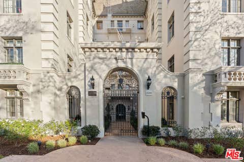 Photo of 308 N Sycamore AVE #102, Los Angeles, CA 90036 (MLS # 26854731)