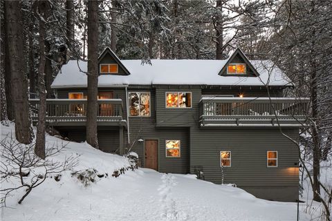 Photo of 1149 Scenic Way, Rimforest, CA 92378 (MLS # PW26035822)