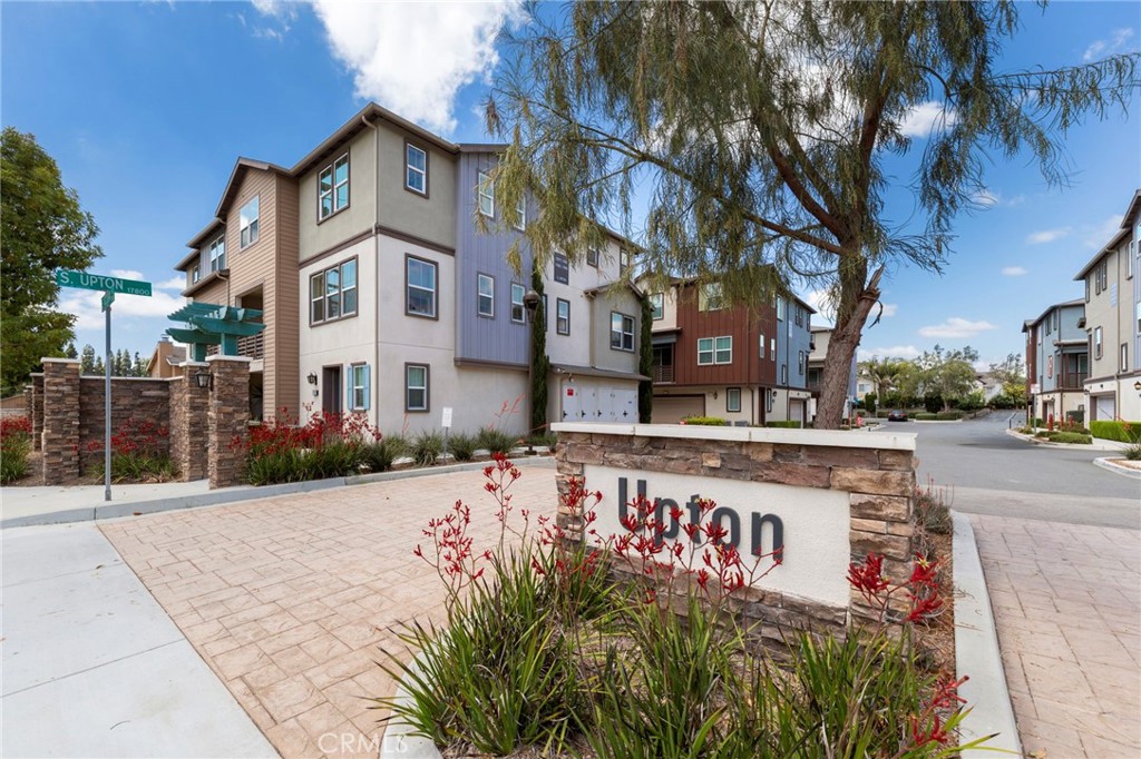 17879 S Upton