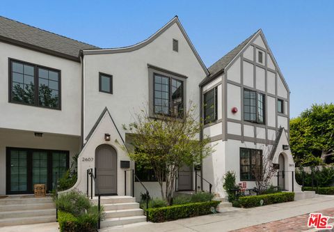 Photo of 2607 N Beachwood Drive, Los Angeles, CA 90068 (MLS # 26672415)
