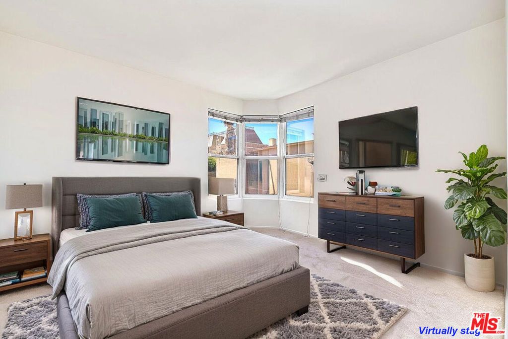 Photo of 620 S Gramercy Place #301, Los Angeles, CA 90005 (MLS # 25613799)