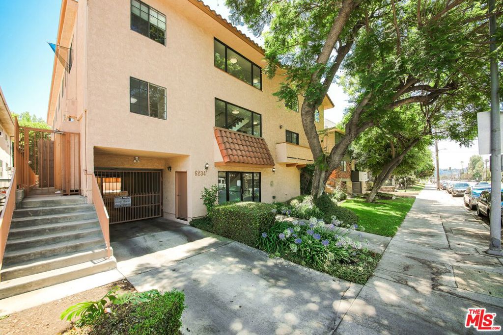 Properties 1 6234 Woodman Avenue
