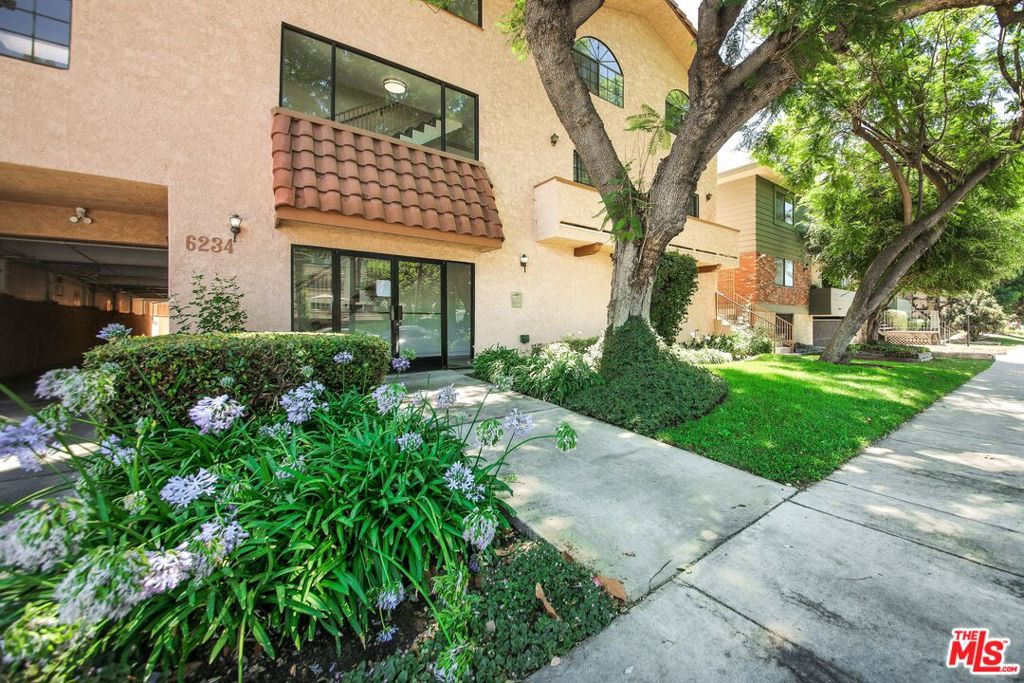 Properties 2 6234 Woodman Avenue