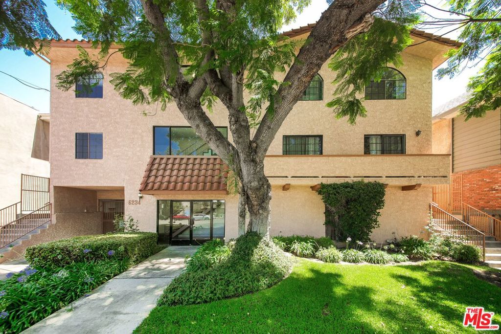 Properties 4 6234 Woodman Avenue