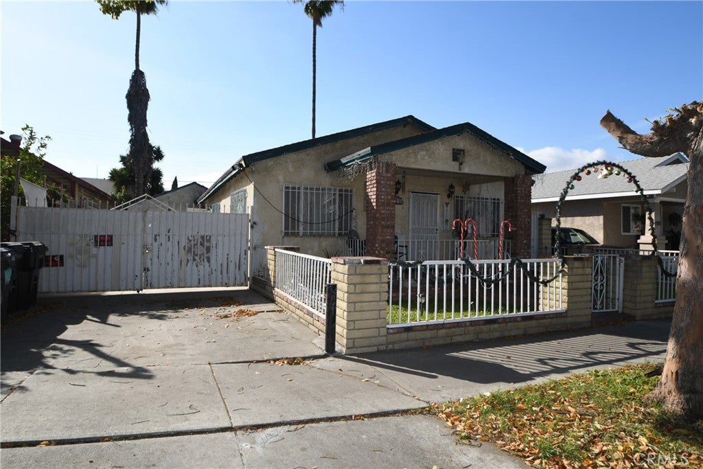 1741 Gaviota Avenue