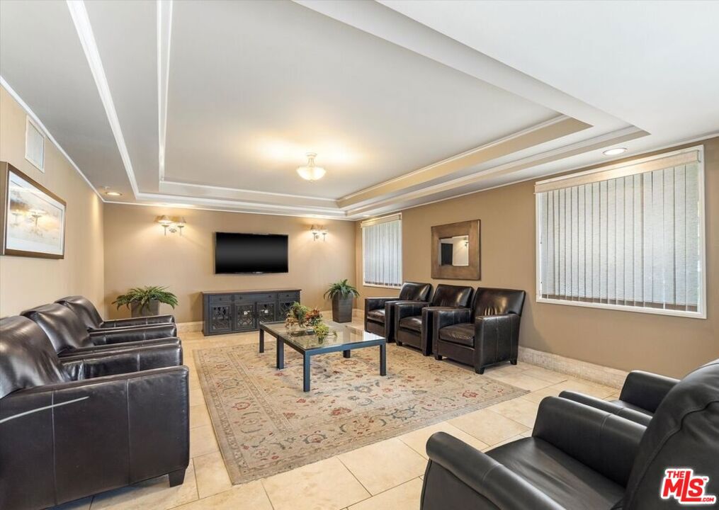 620 S Gramercy Place 301